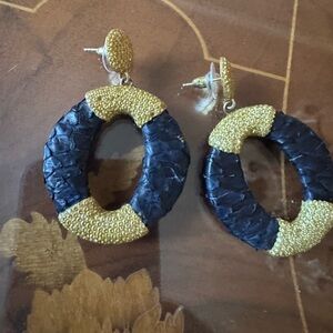 Roxelana Snake leather skin Elegant Gold and Black teardrop stud Earrings